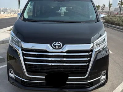 2025 تويوتا جرانفيا بريميوم