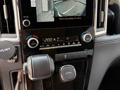 2025 تويوتا جرانفيا بريميوم