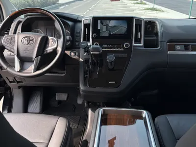 2025 تويوتا جرانفيا بريميوم