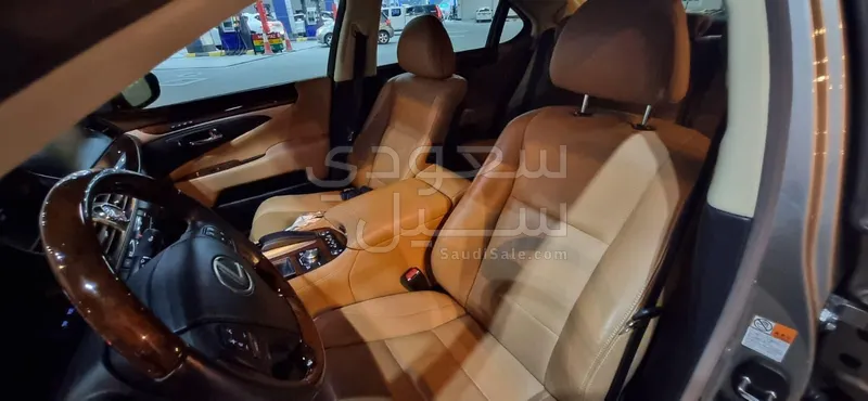 2015 لكزس إل إس 460 إل