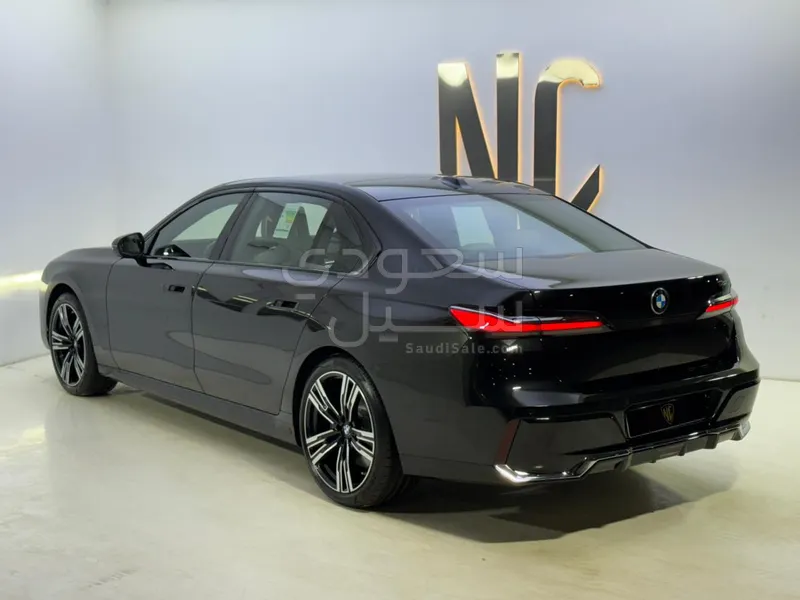 2026 بي ام دبليو الفئة السابعة 735أي