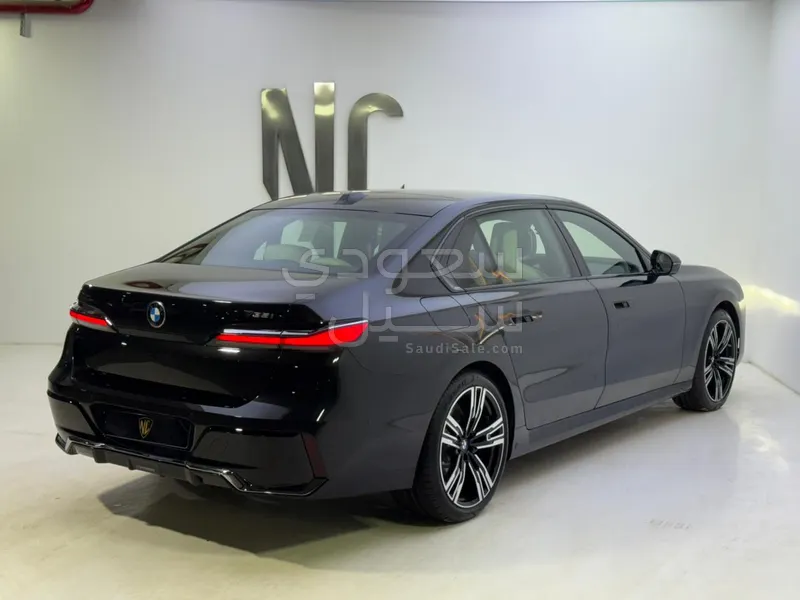 2026 بي ام دبليو الفئة السابعة 735أي