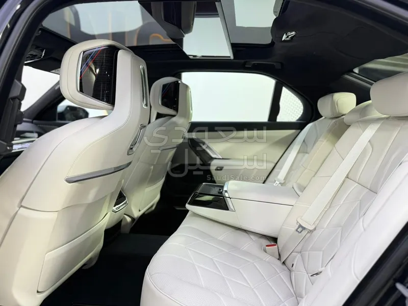 2026 بي ام دبليو الفئة السابعة 735أي