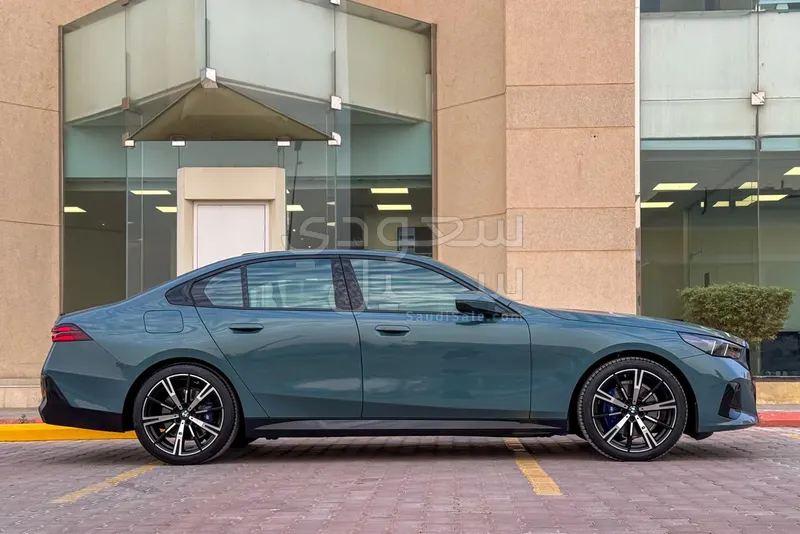 2026 بي ام دبليو الفئة الخامسة 530 أي