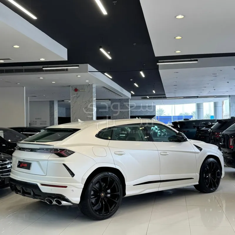 2022 لمبرجيني اوروس