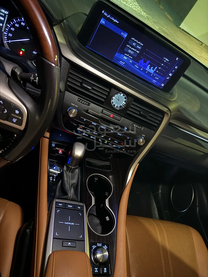 2021 لكزس أر إكس 350