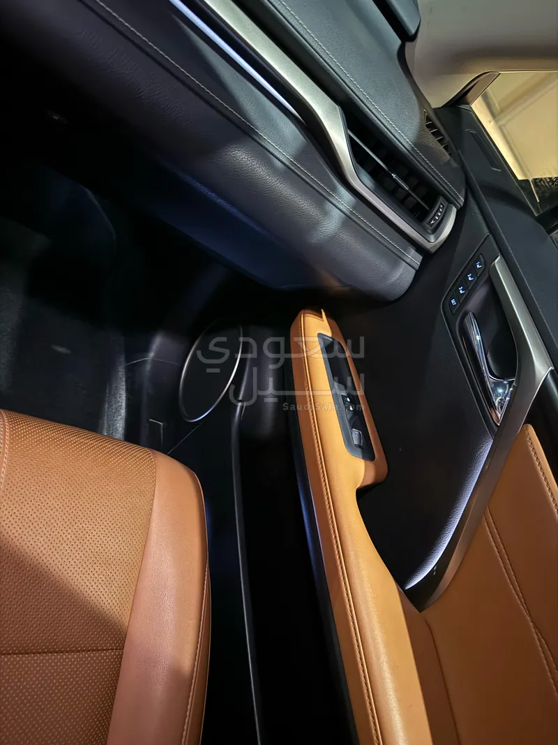 2021 لكزس أر إكس 350