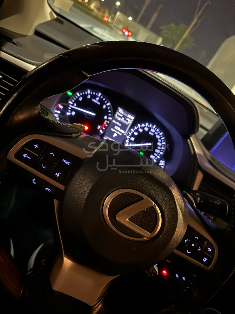 2021 لكزس أر إكس 350