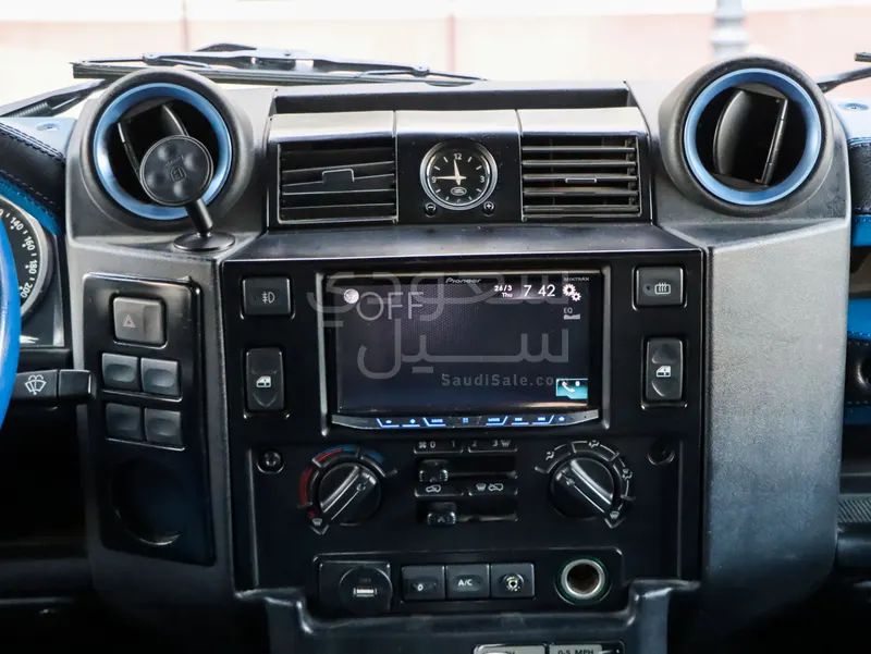 2015 لاند روفر ديفيندر 90