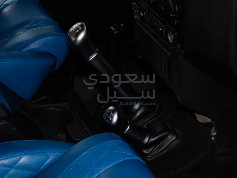 2015 لاند روفر ديفيندر 90