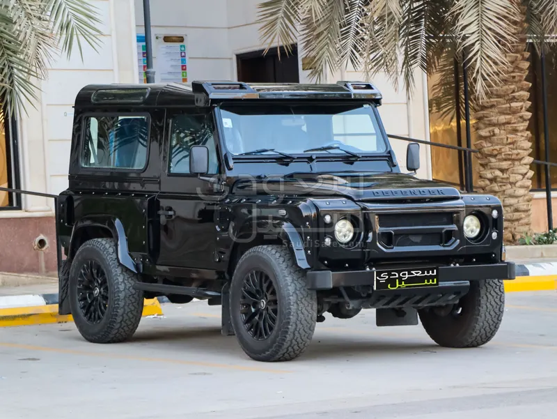 2015 لاند روفر ديفيندر 90