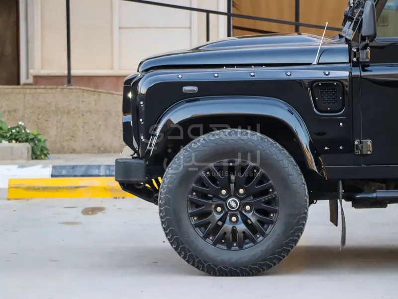 2015 لاند روفر ديفيندر 90