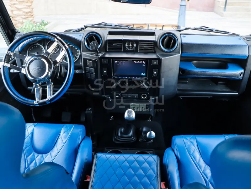 2015 لاند روفر ديفيندر 90