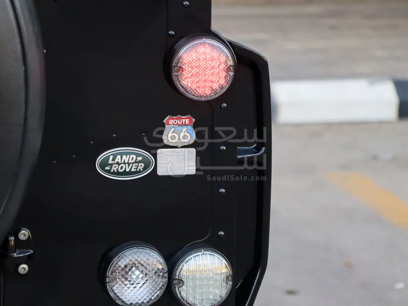 2015 لاند روفر ديفيندر 90