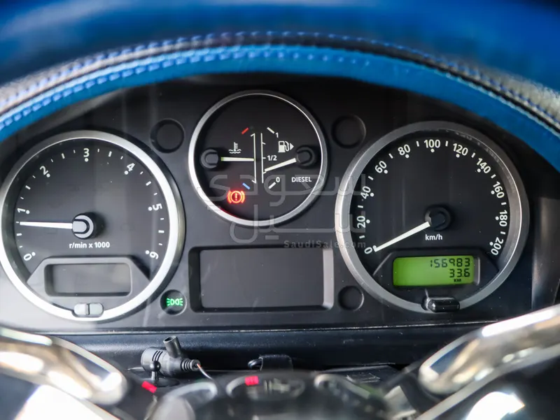 2015 لاند روفر ديفيندر 90