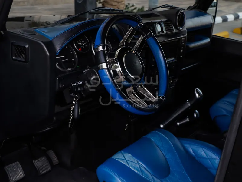 2015 لاند روفر ديفيندر 90