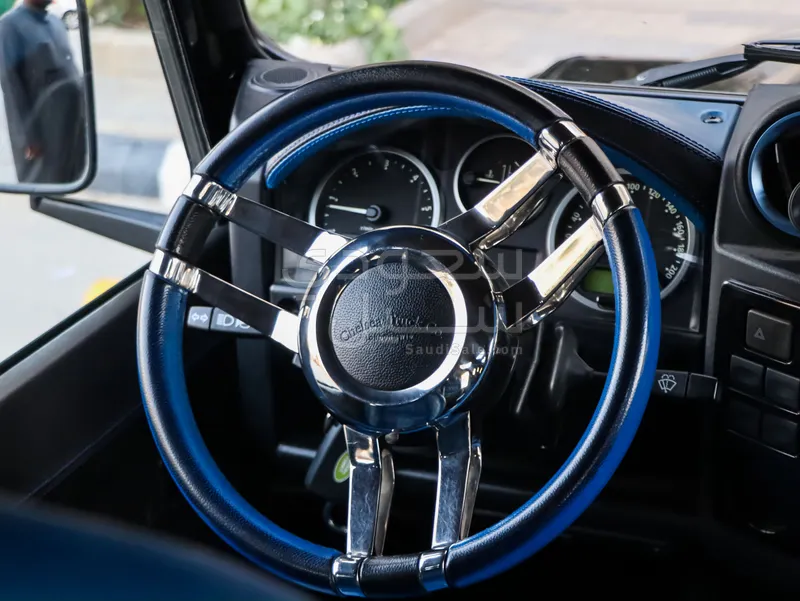 2015 لاند روفر ديفيندر 90