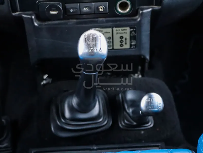 2015 لاند روفر ديفيندر 90