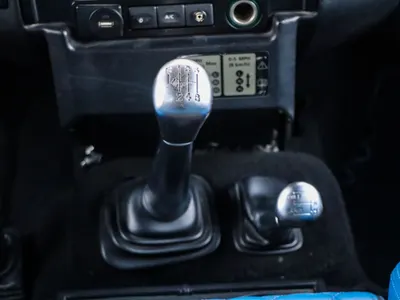 2015 لاند روفر ديفيندر 90