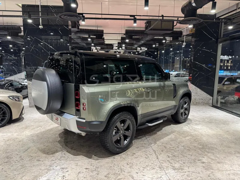 2024 لاند روفر ديفيندر 90