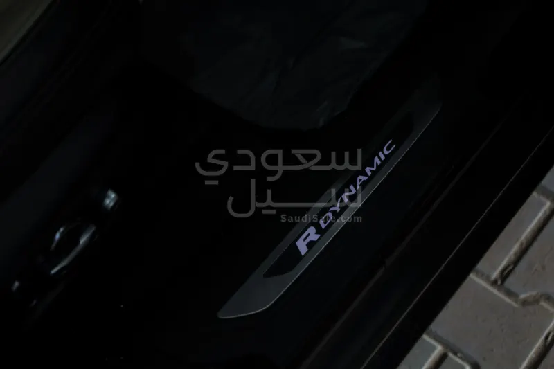 2018 لاند روفر رينج روفر فيلار أر - دايناميك