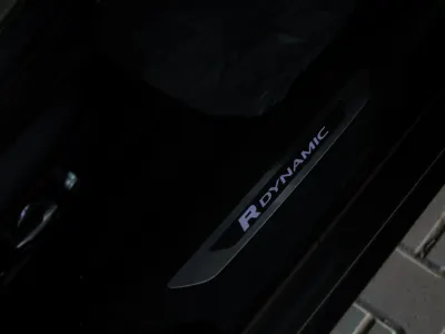 2018 لاند روفر رينج روفر فيلار أر - دايناميك