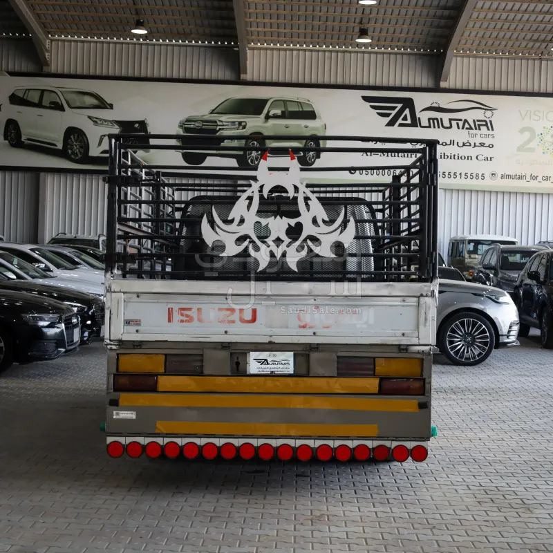 2008 ايسوزو دينا