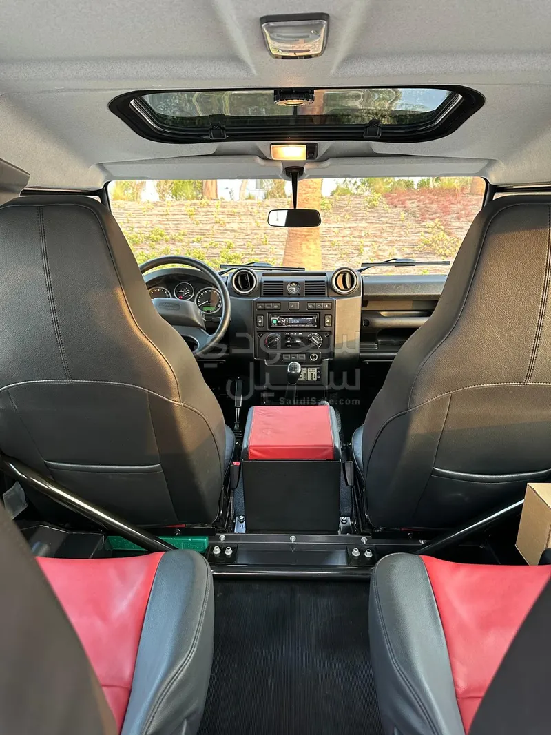 2015 لاند روفر ديفيندر 90