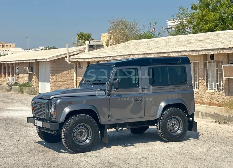 2015 لاند روفر ديفيندر 90
