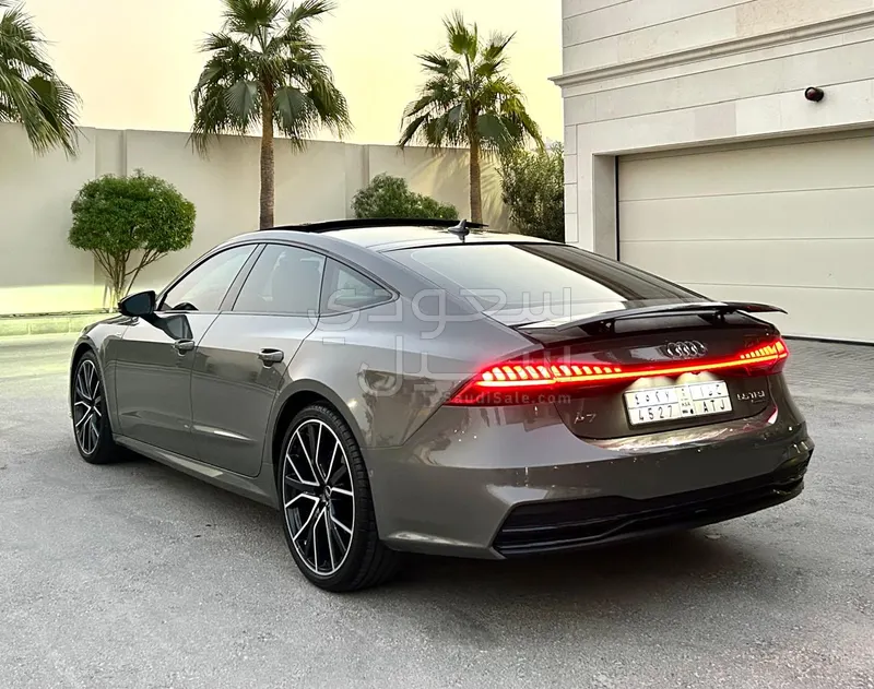 2023 اودي اي 7 55 تي اف اس اي