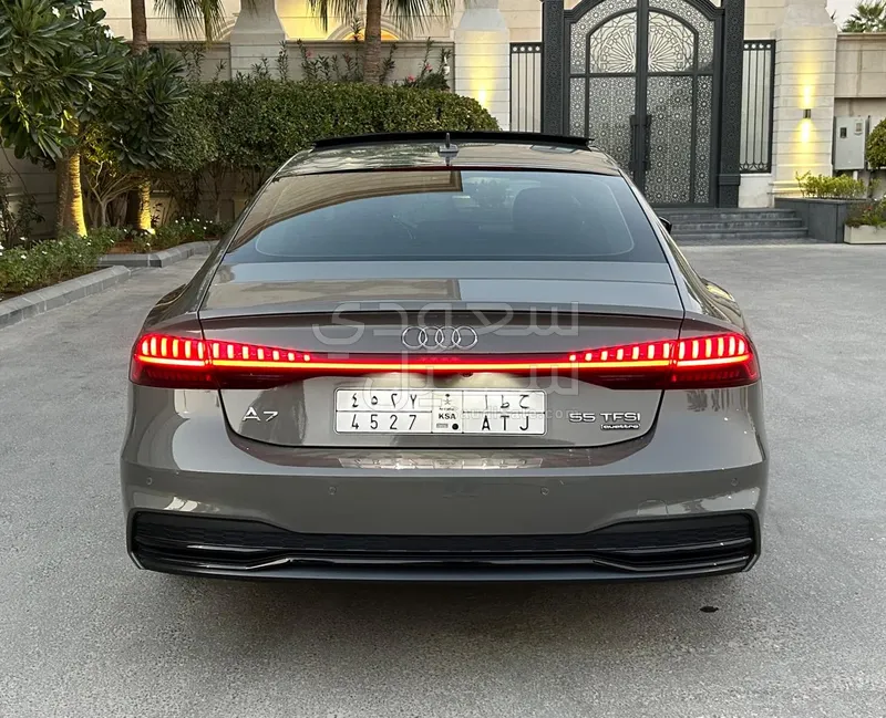 2023 اودي اي 7 55 تي اف اس اي