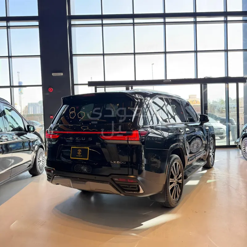 2023 لكزس إل إكس 600