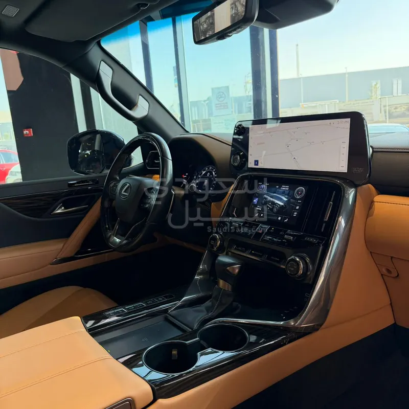 2023 لكزس إل إكس 600