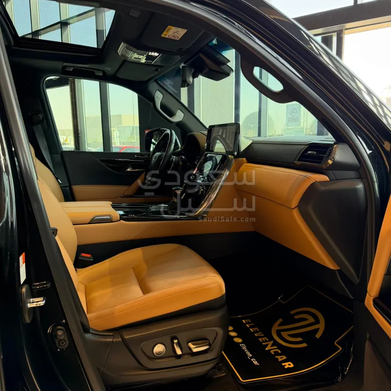 2023 لكزس إل إكس 600