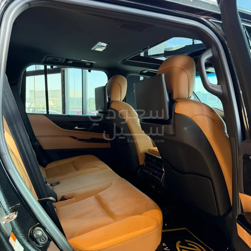 2023 لكزس إل إكس 600