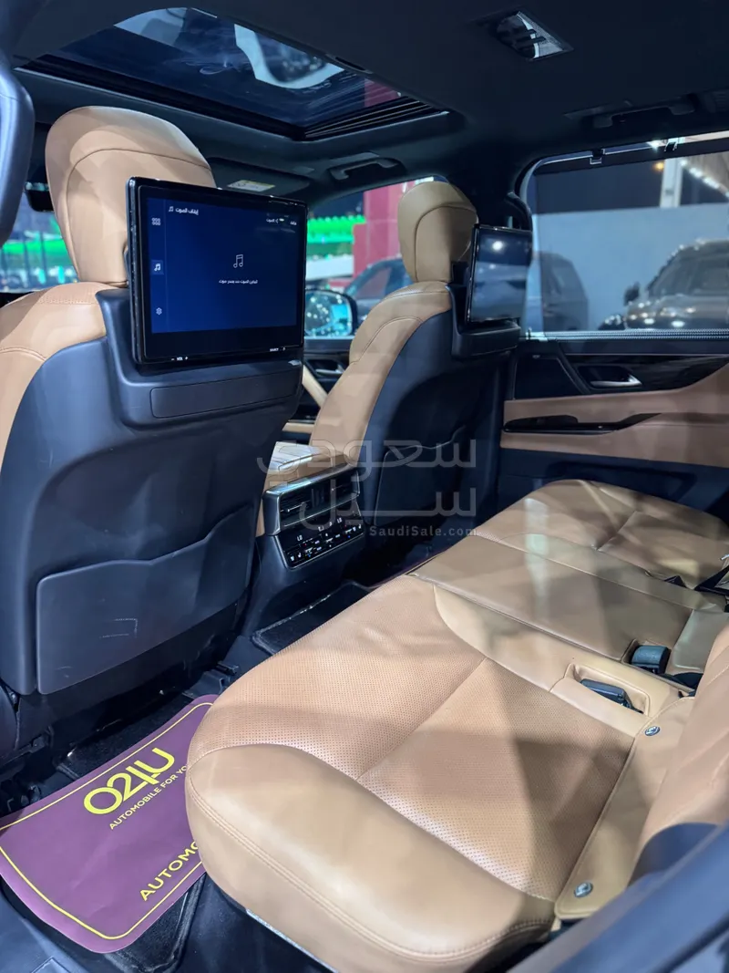 2022 لكزس إل إكس 600