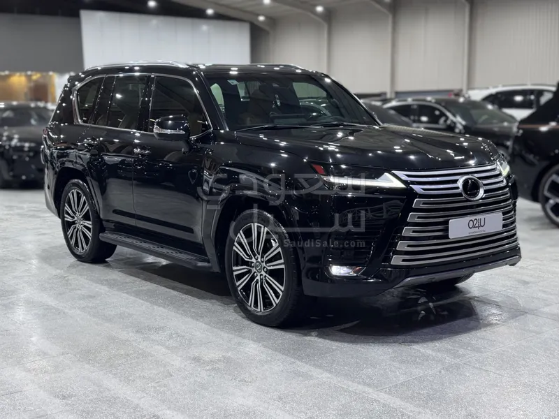 2022 لكزس إل إكس 600