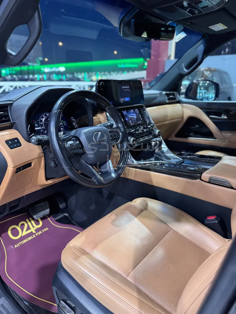 2022 لكزس إل إكس 600