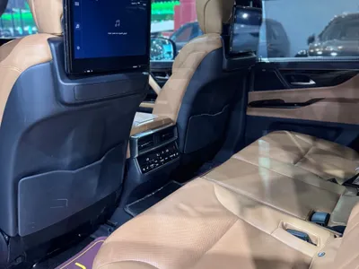 2022 لكزس إل إكس 600