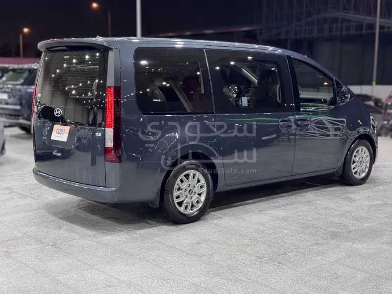 2025 هيونداي ستاريا