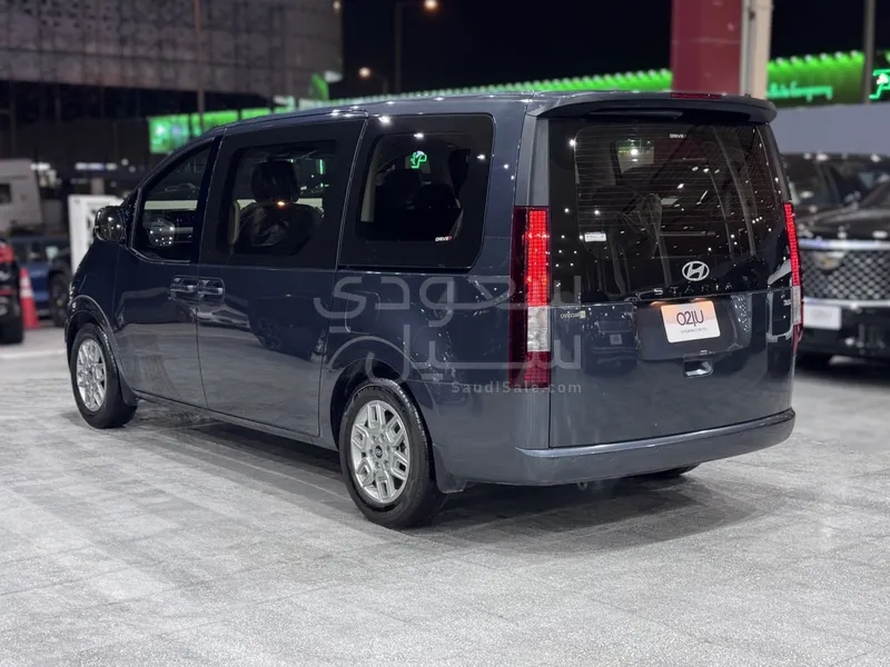 2025 هيونداي ستاريا