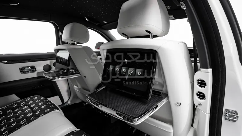 2026 رولز رويس قوست بلاك بادج