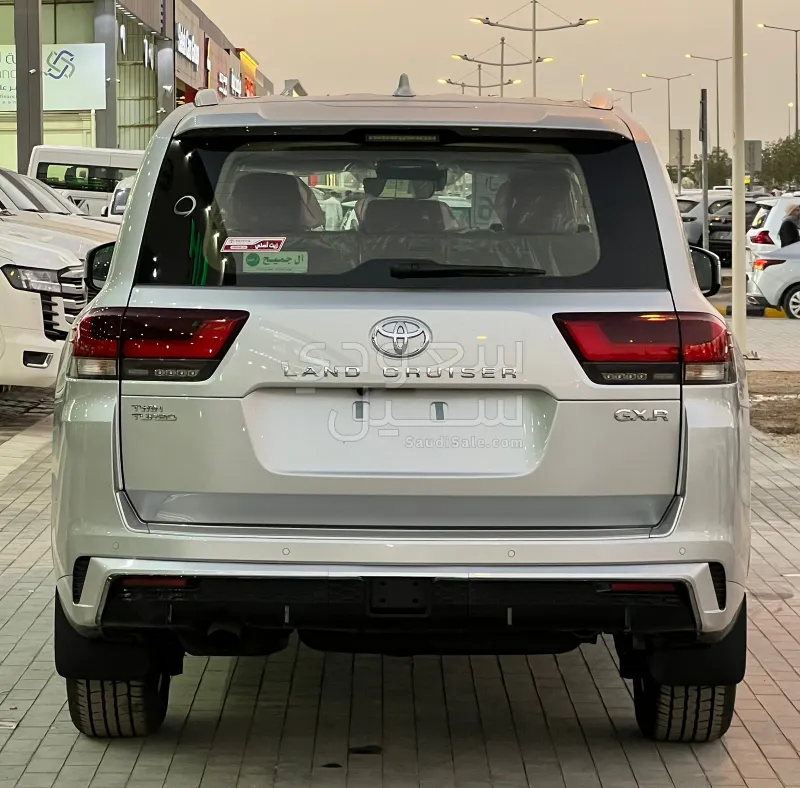 2026 تويوتا لاند كروزر جي اكس ار
