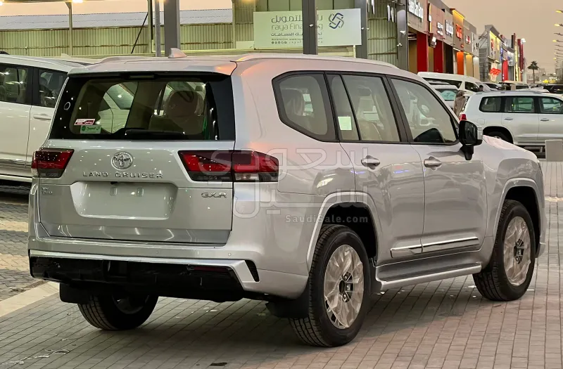 2026 تويوتا لاند كروزر جي اكس ار