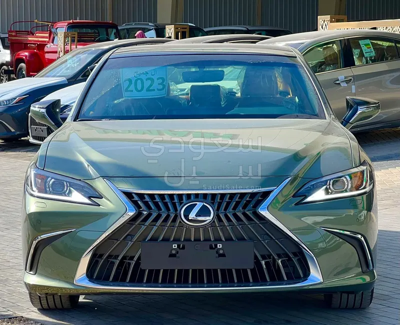 2023 لكزس إي إس 350