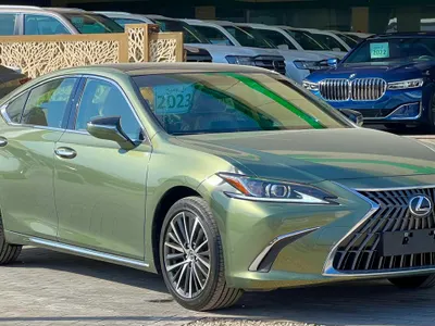 2023 لكزس إي إس 350