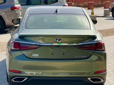 2023 لكزس إي إس 350