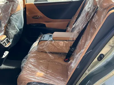 2023 لكزس إي إس 350