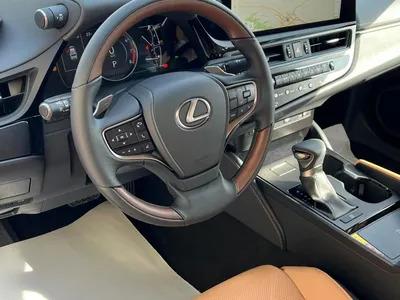 2023 لكزس إي إس 350