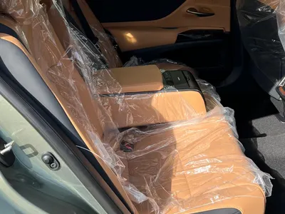 2023 لكزس إي إس 350